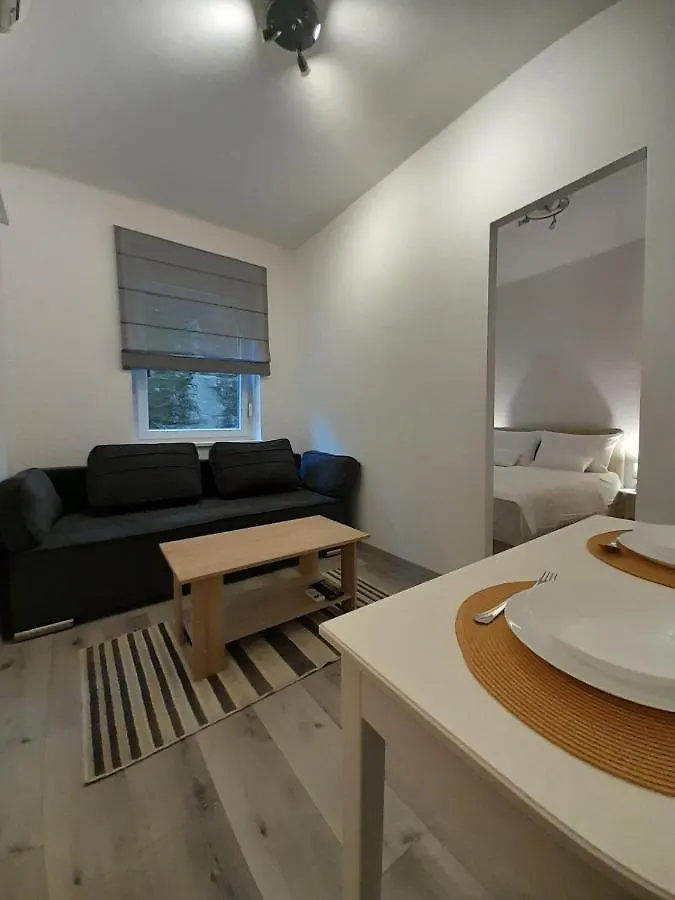 Studio Apartman Lena